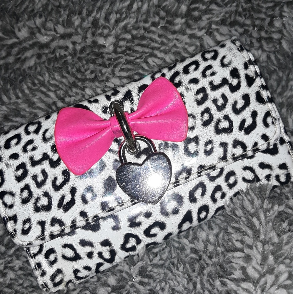 Claire's wallet